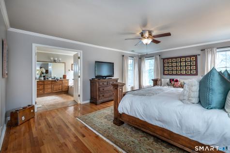 32 Sail Harbour Drive New Fairfield CT 06812