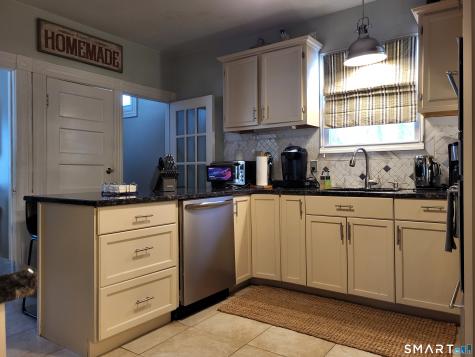 110 Darby Street Bloomfield CT 06002