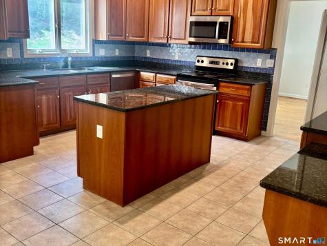 91 Valley View Road Manchester CT 06040