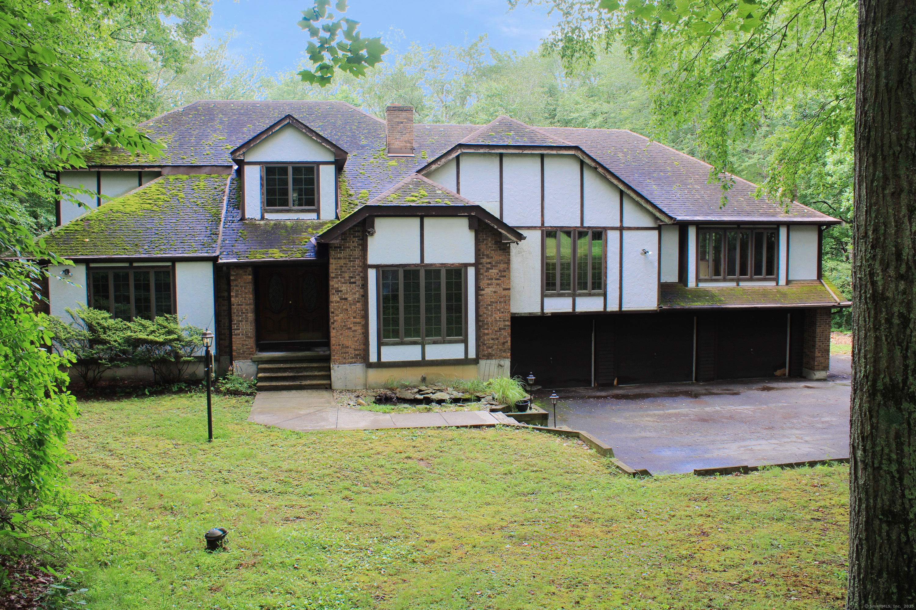 11 Michael Circle Oxford CT 06478