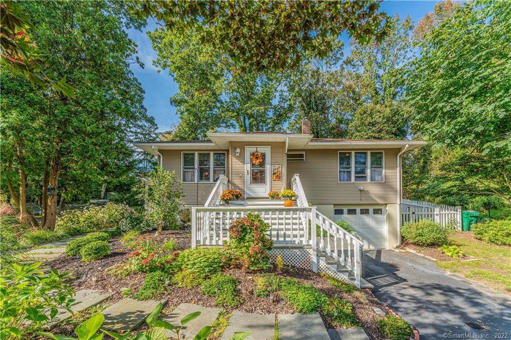 26 East Neck Road Waterford CT 06385