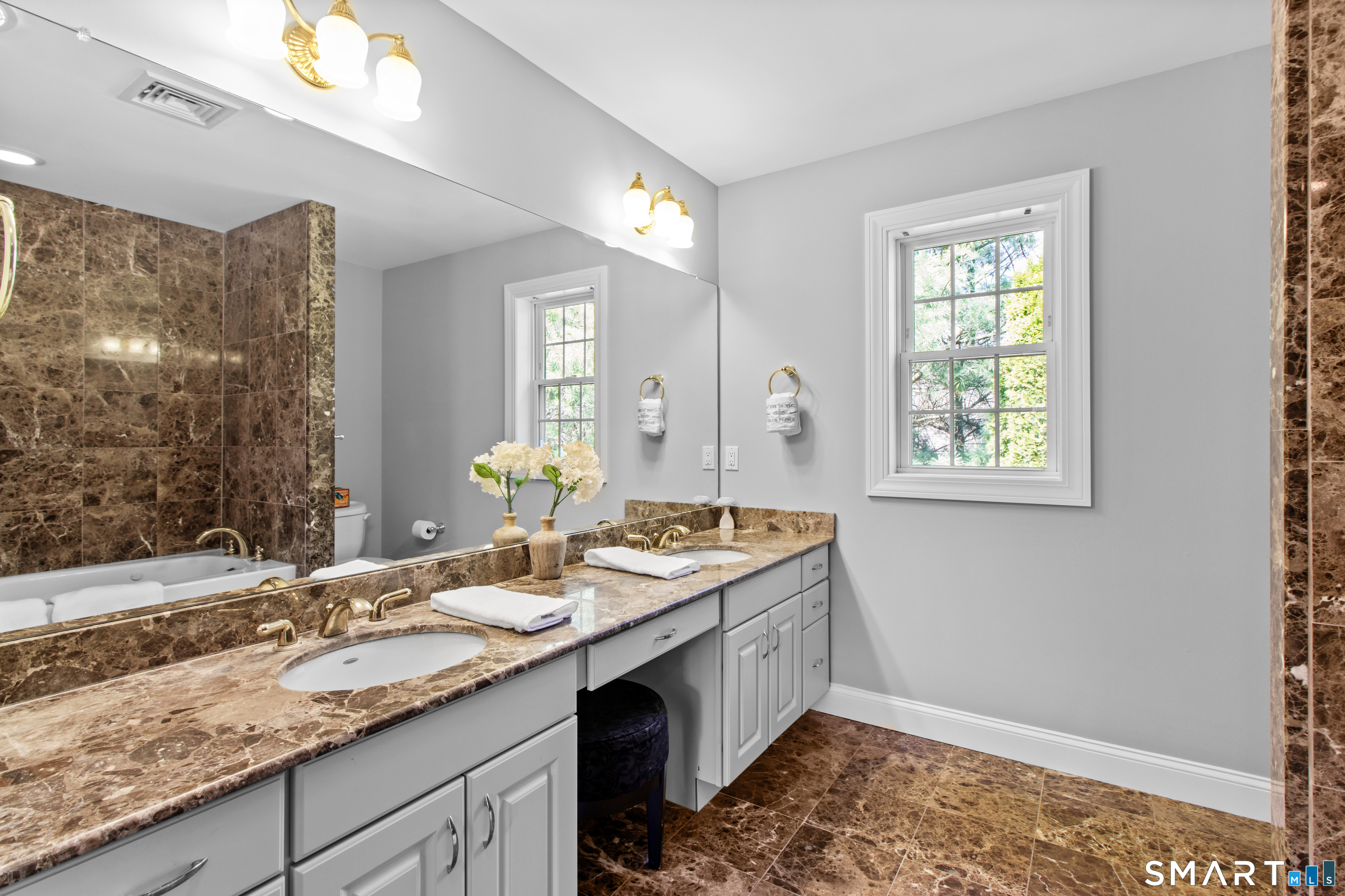 2 Rustic Oak Farmington CT 06085