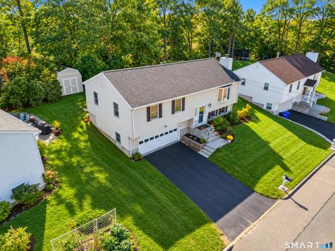 9 Hopkins Court Branford CT 06405