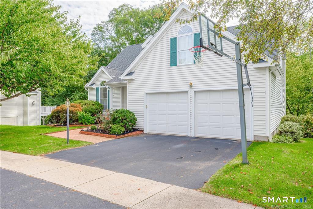 Avon CT, 83 Fox Hollow, Unit 83
