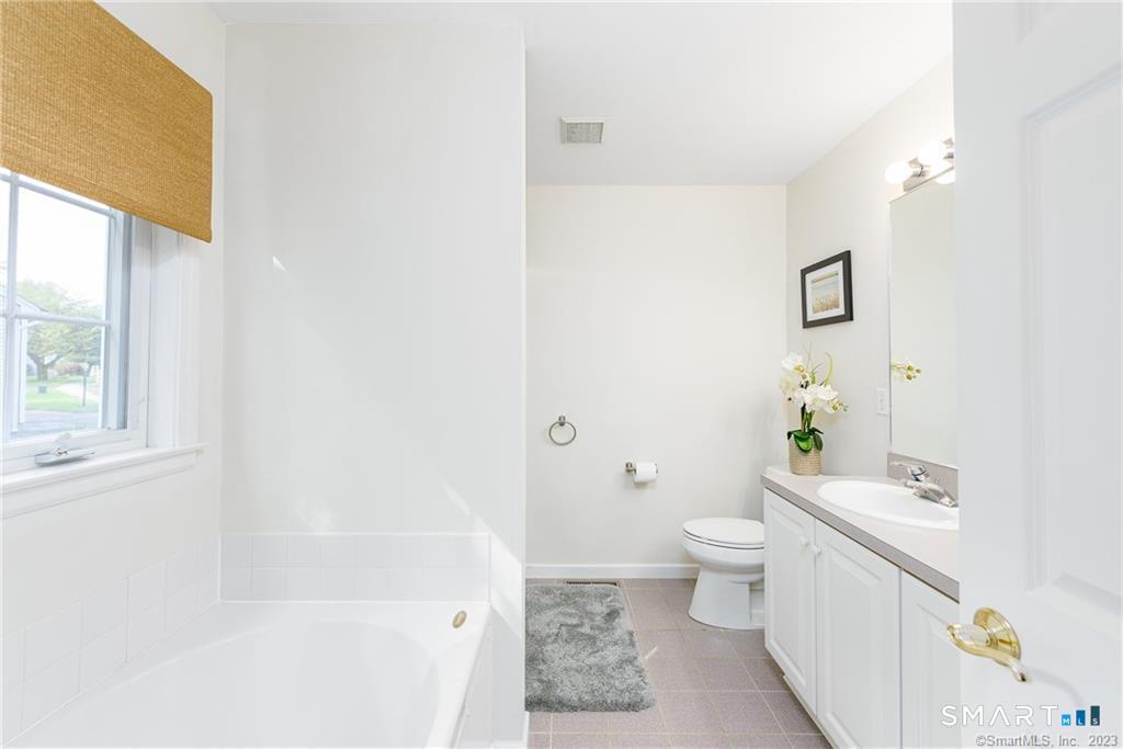 83 Fox Hollow Avon CT 06001