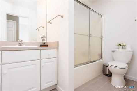 83 Fox Hollow Avon CT 06001