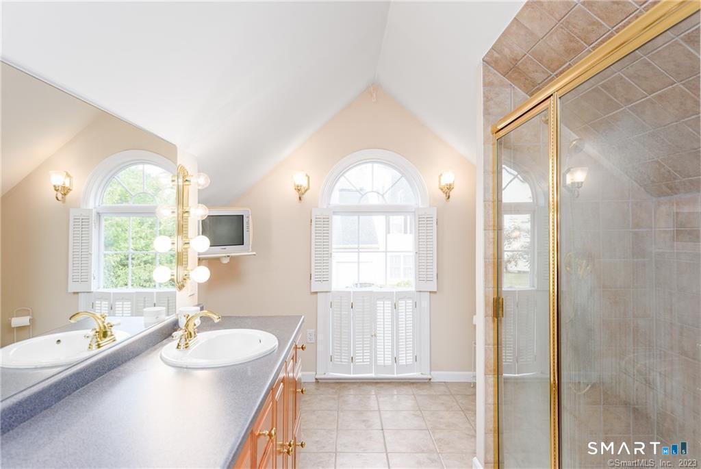 83 Fox Hollow Avon CT 06001