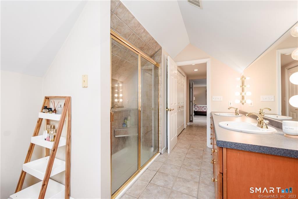 83 Fox Hollow Avon CT 06001