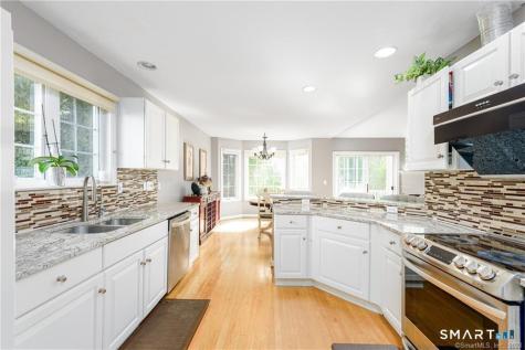 83 Fox Hollow Avon CT 06001