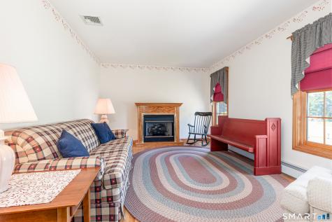 23 Sara Circle North Haven CT 06473