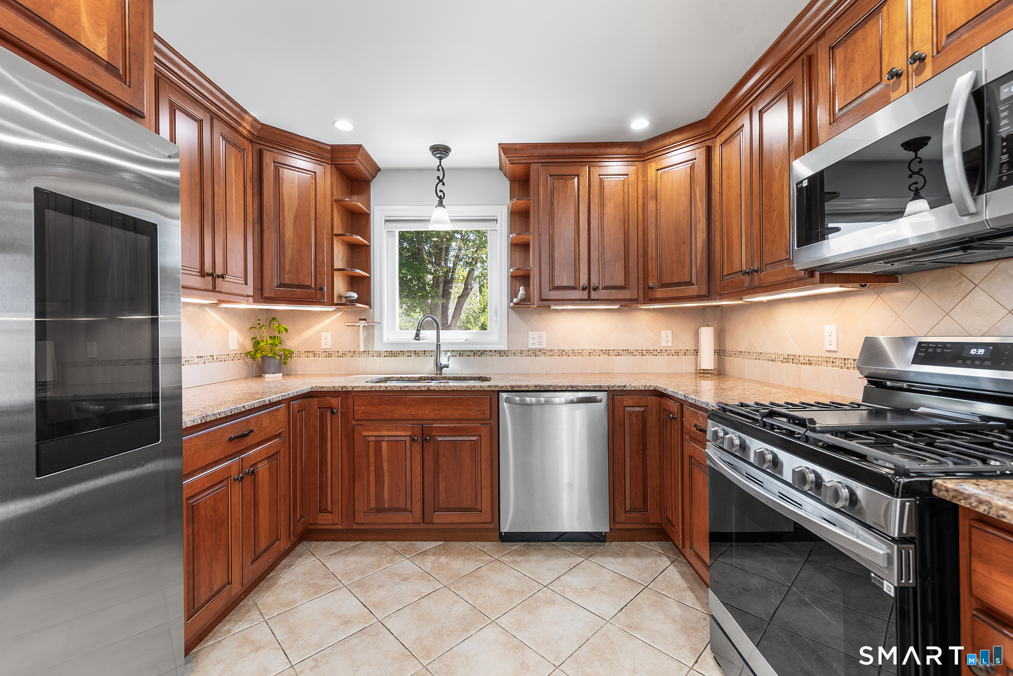 1710 Stratfield Road Fairfield CT 06825