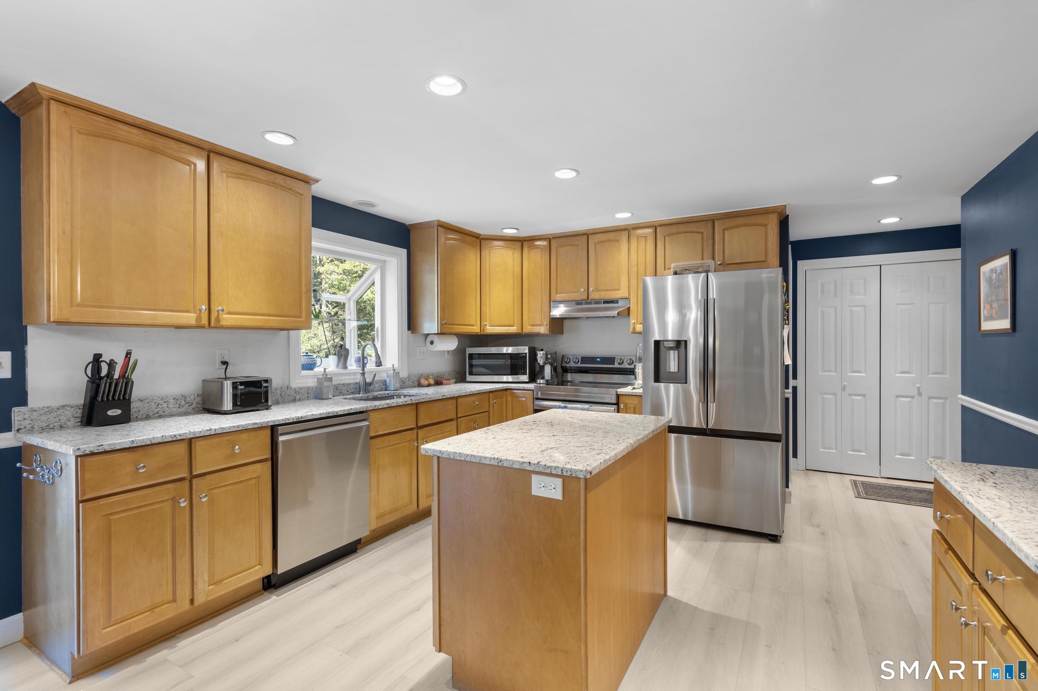 25 Wagon Hill Lane Avon CT 06001