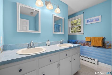 25 Wagon Hill Lane Avon CT 06001
