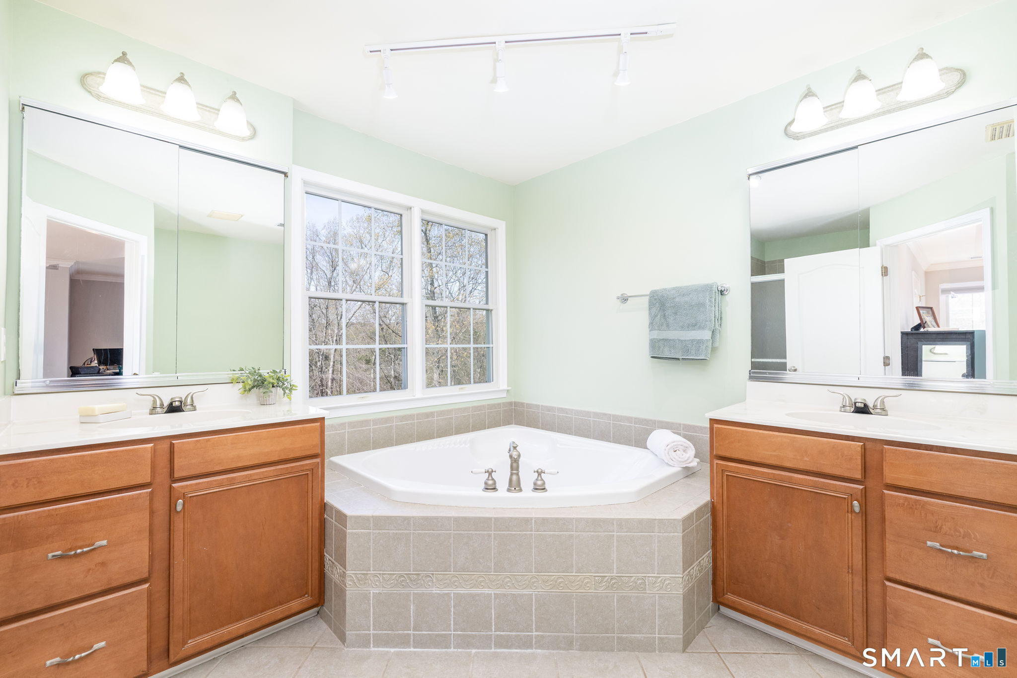 10 Eastham Bridge Road East Hampton CT 06424