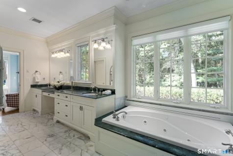 10 Pembroke Hill Farmington CT 06032