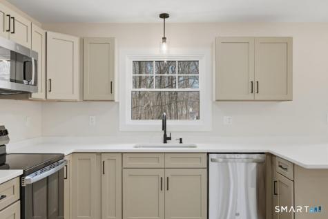 211 Forsyth Road Montville CT 06370