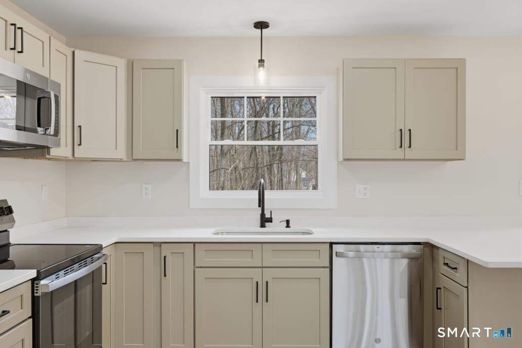 211 Forsyth Road Montville CT 06370