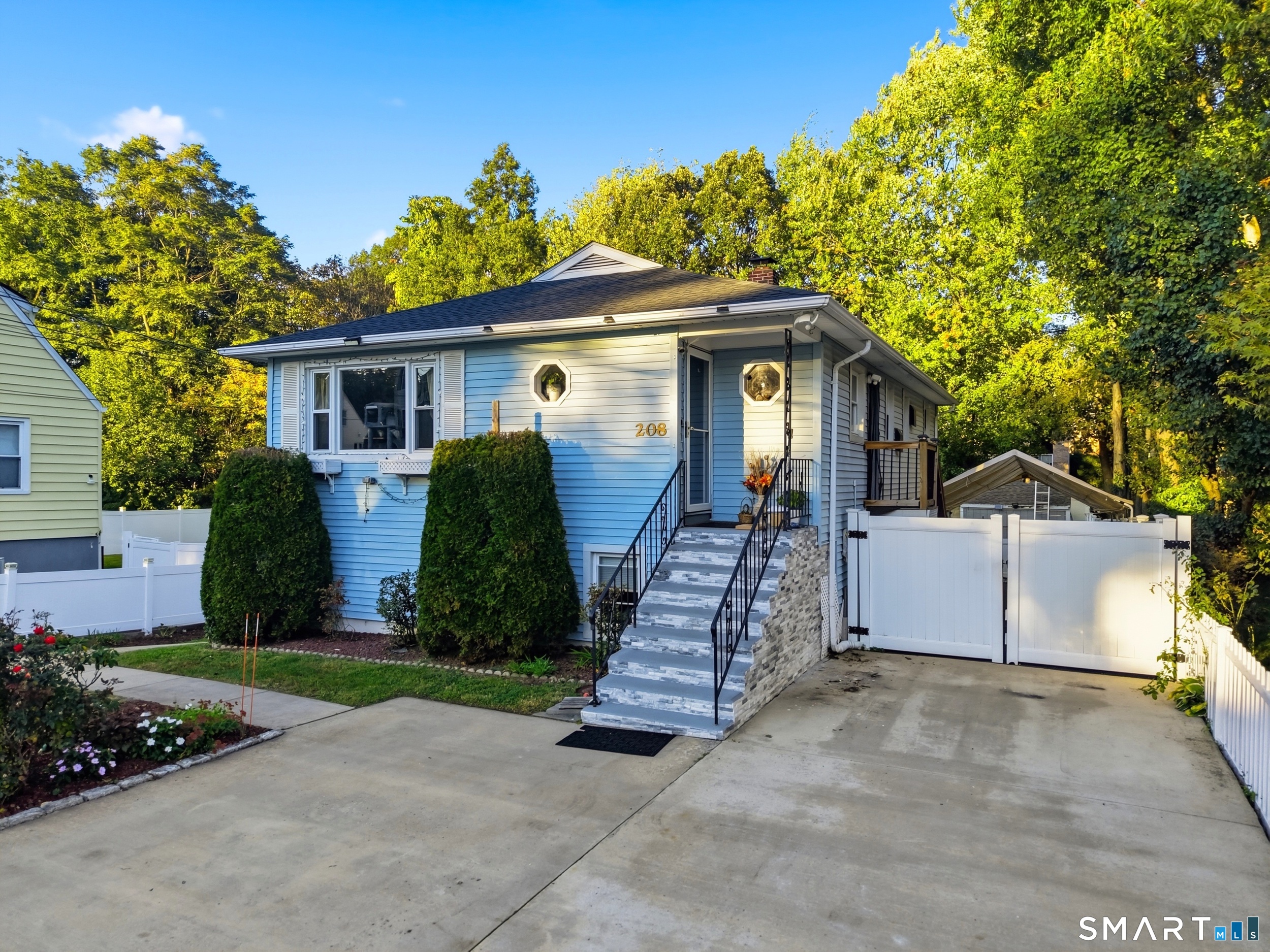 208 Sunrise Terrace Bridgeport CT 06606