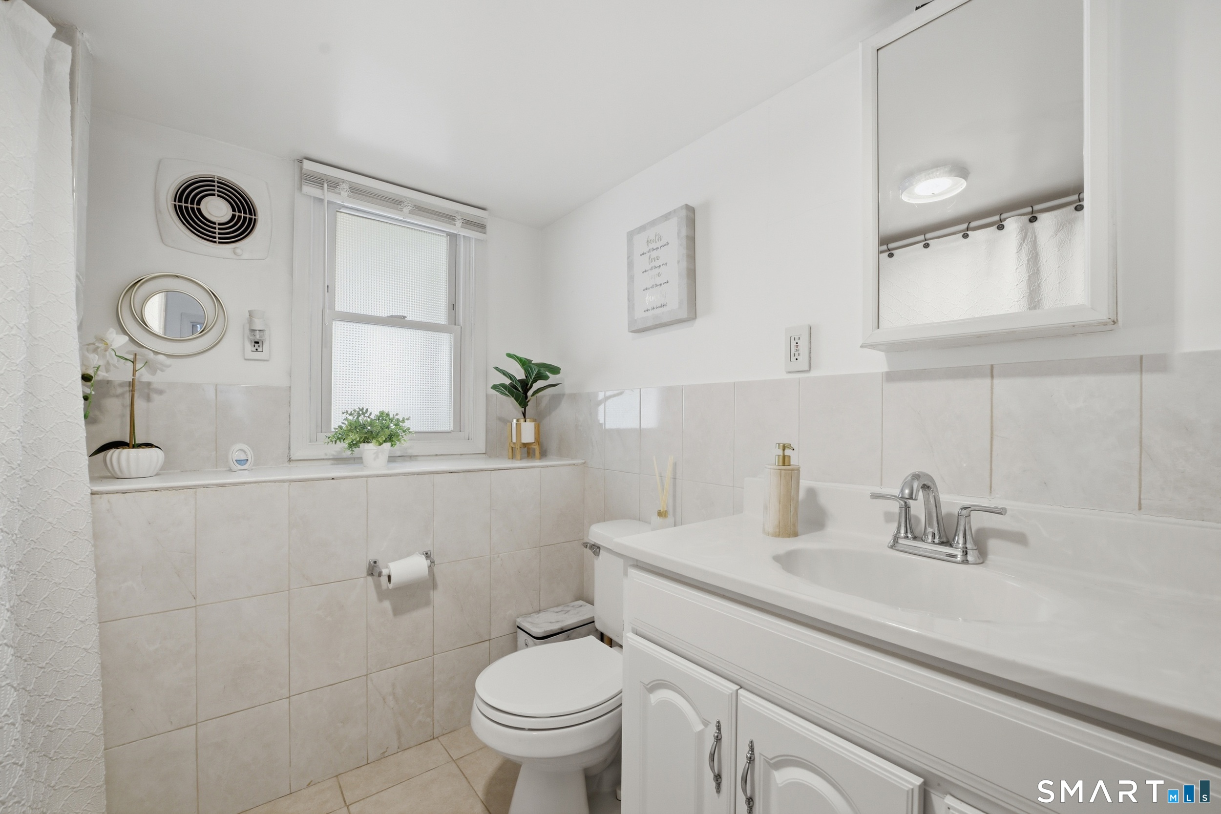 208 Sunrise Terrace Bridgeport CT 06606