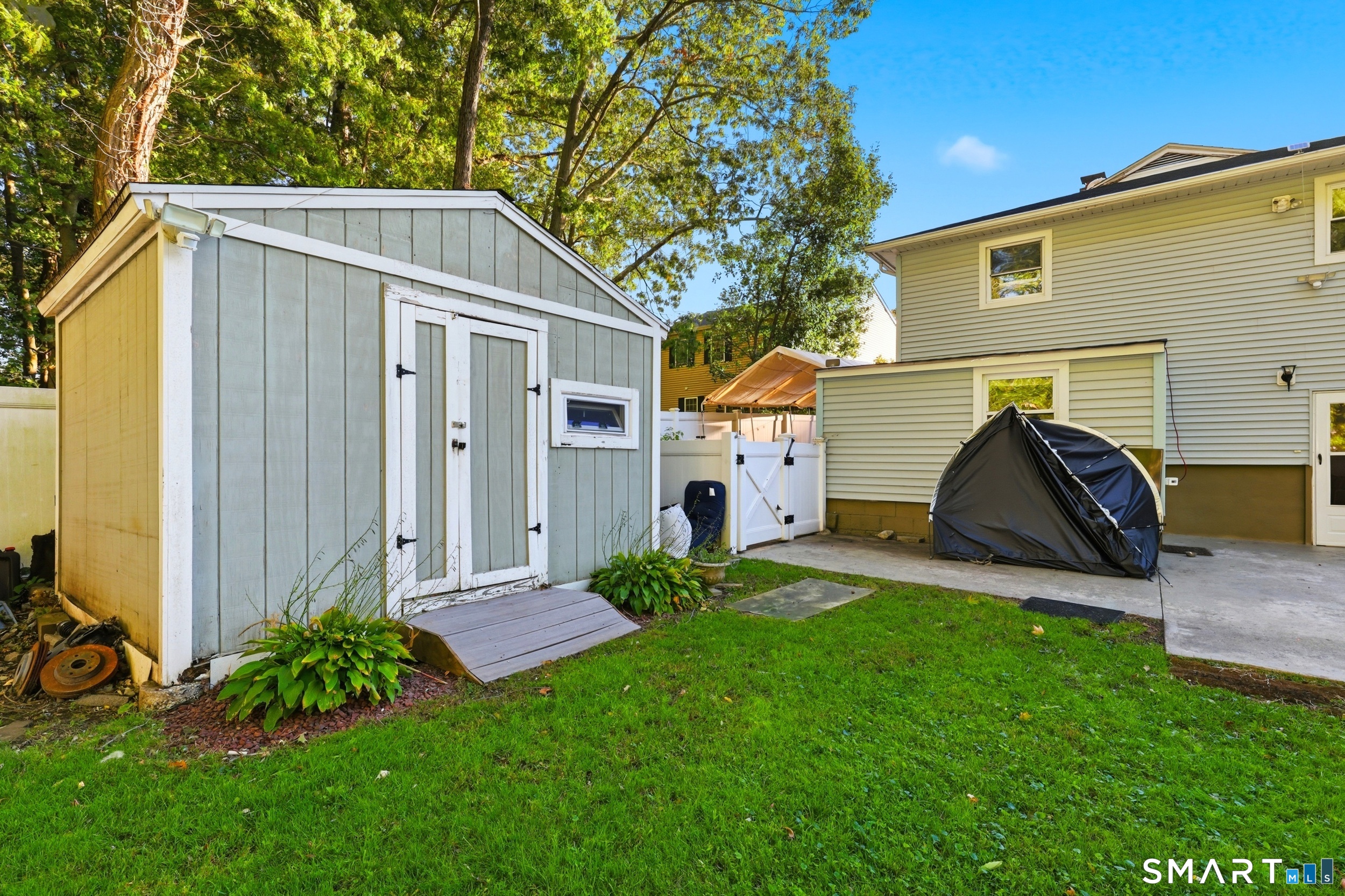 208 Sunrise Terrace Bridgeport CT 06606