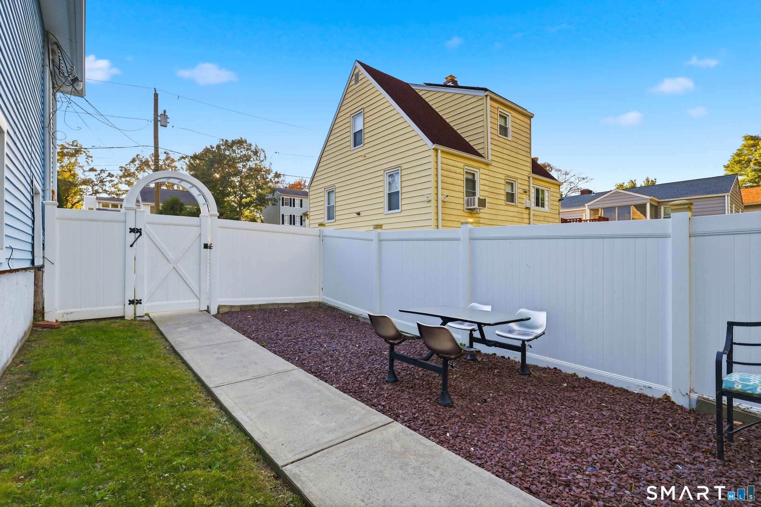 208 Sunrise Terrace Bridgeport CT 06606
