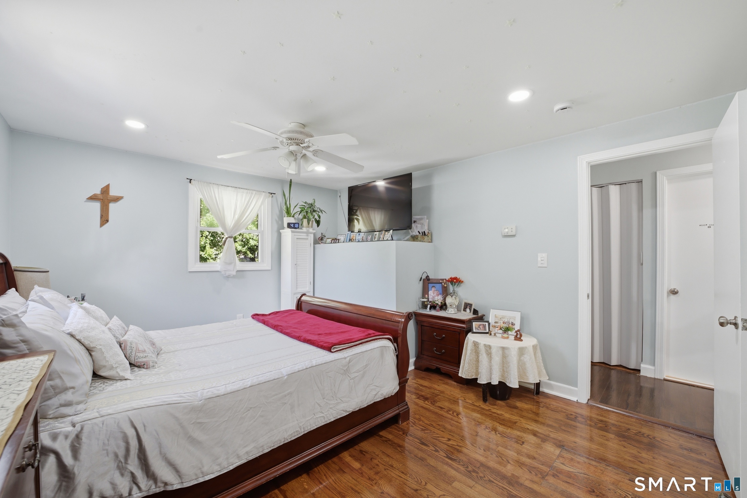 208 Sunrise Terrace Bridgeport CT 06606
