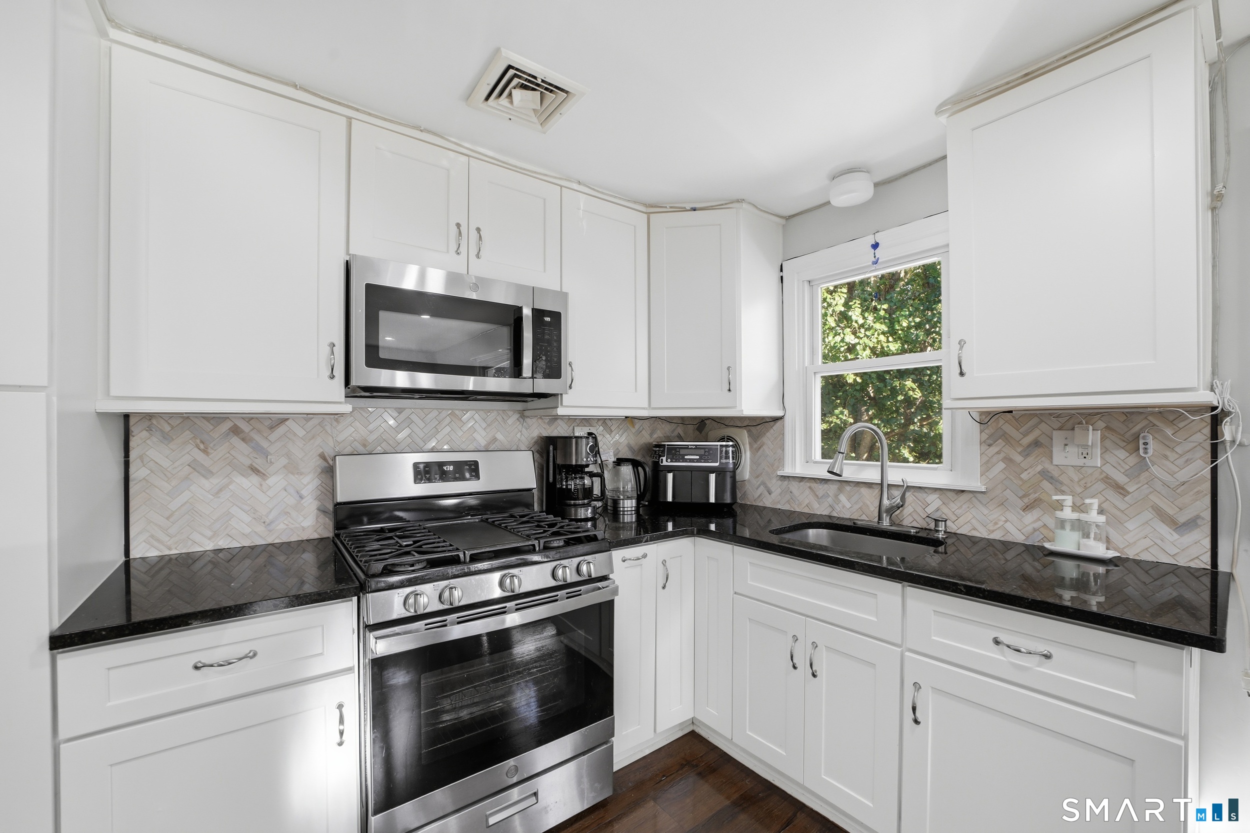208 Sunrise Terrace Bridgeport CT 06606