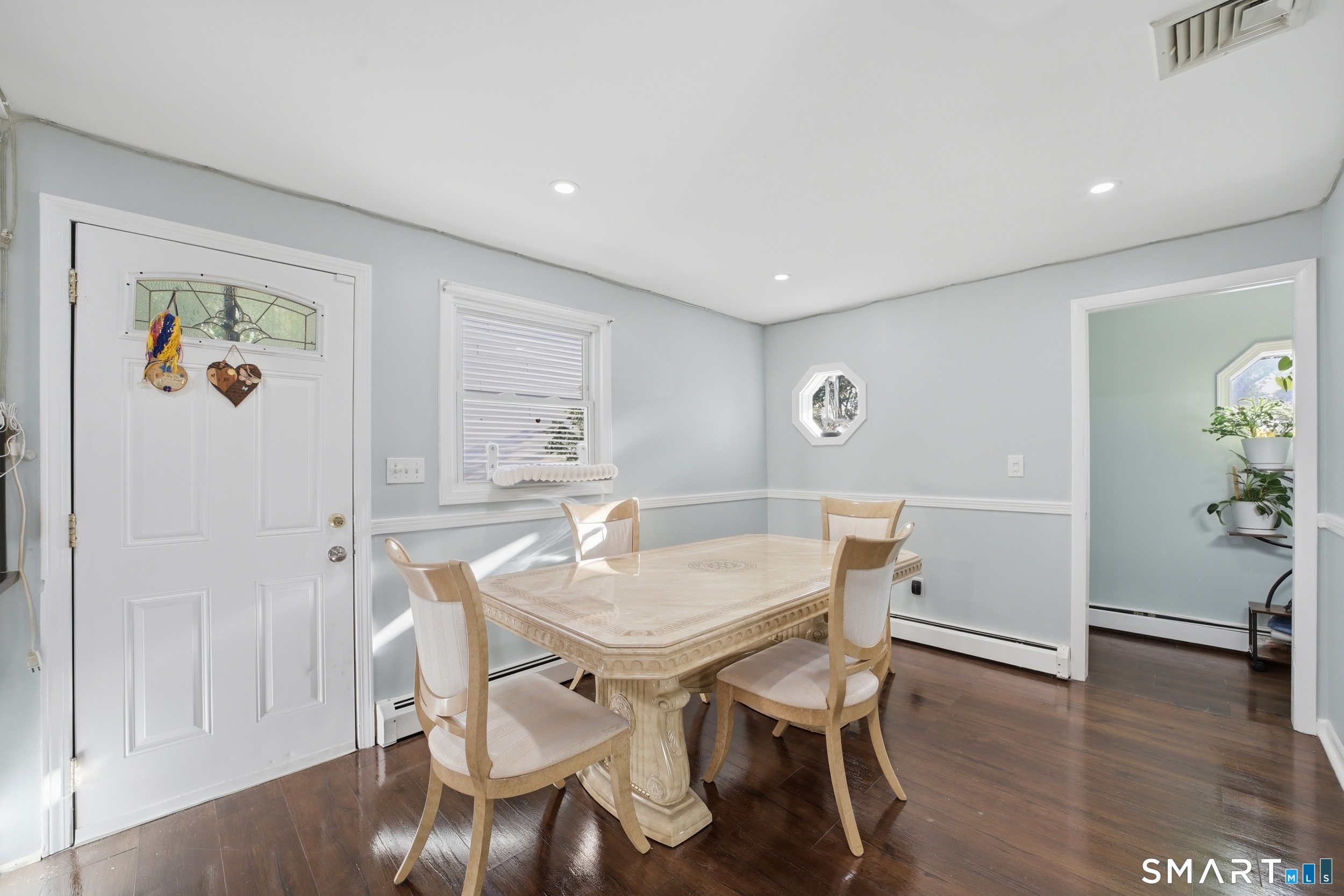 208 Sunrise Terrace Bridgeport CT 06606