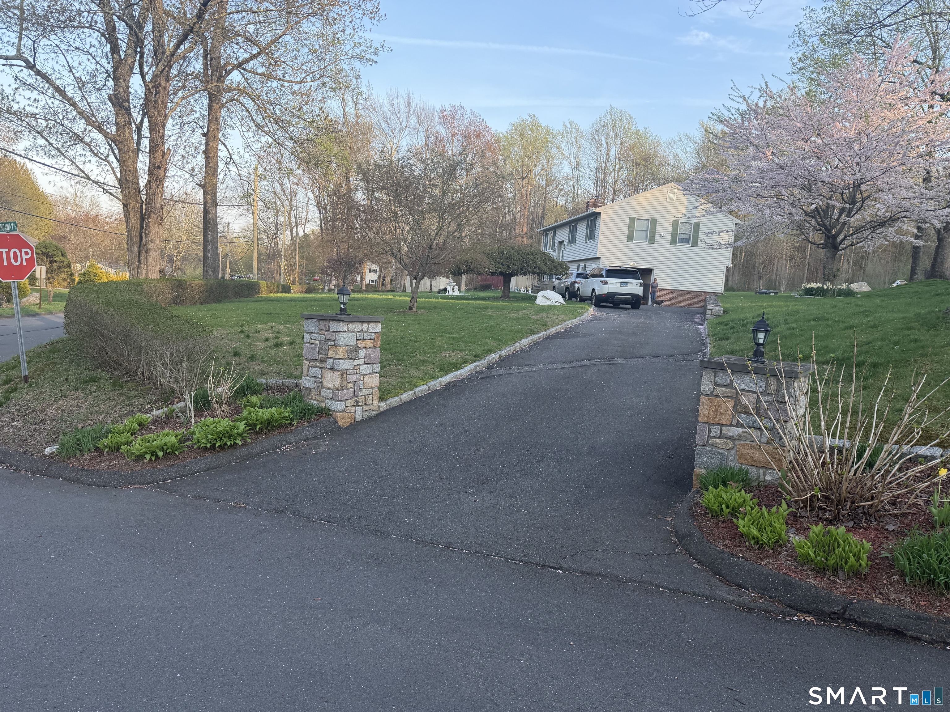 2 Ken Oaks Drive Danbury CT 06810
