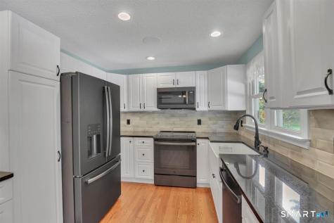 36 Mcdowell Road Middletown CT 06457