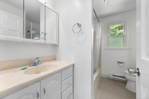 37 Stoneywood Drive East Lyme CT 06357