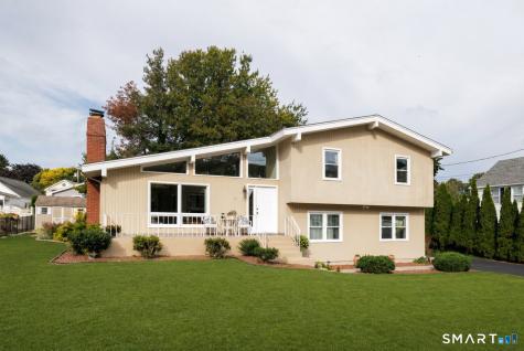 21 Fenbrook Road Old Saybrook CT 06475