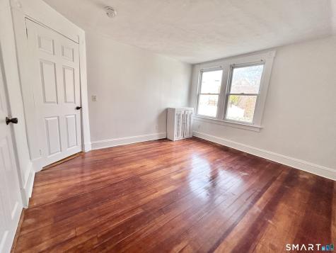 26 Crescent Street New London CT 06320