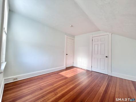 26 Crescent Street New London CT 06320
