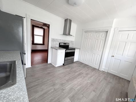 26 Crescent Street New London CT 06320