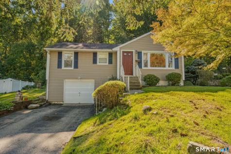 15 Linda Avenue Montville CT 06382