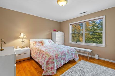32 Justine Drive North Haven CT 06473