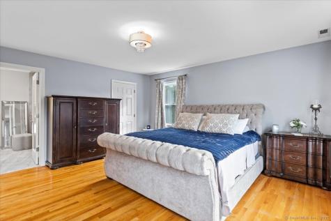 32 Justine Drive North Haven CT 06473