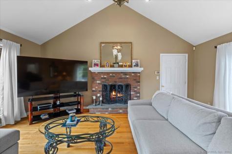 32 Justine Drive North Haven CT 06473