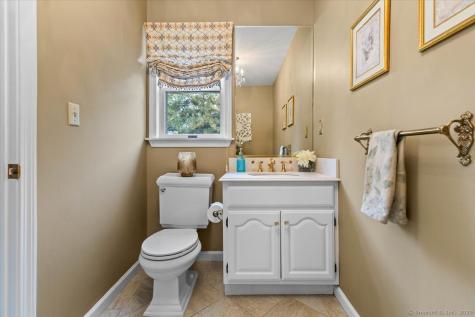 32 Justine Drive North Haven CT 06473