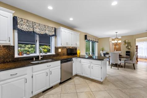 32 Justine Drive North Haven CT 06473