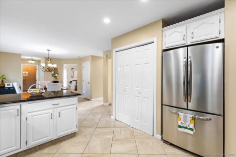 32 Justine Drive North Haven CT 06473