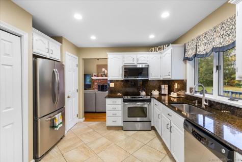 32 Justine Drive North Haven CT 06473