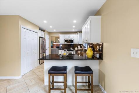 32 Justine Drive North Haven CT 06473
