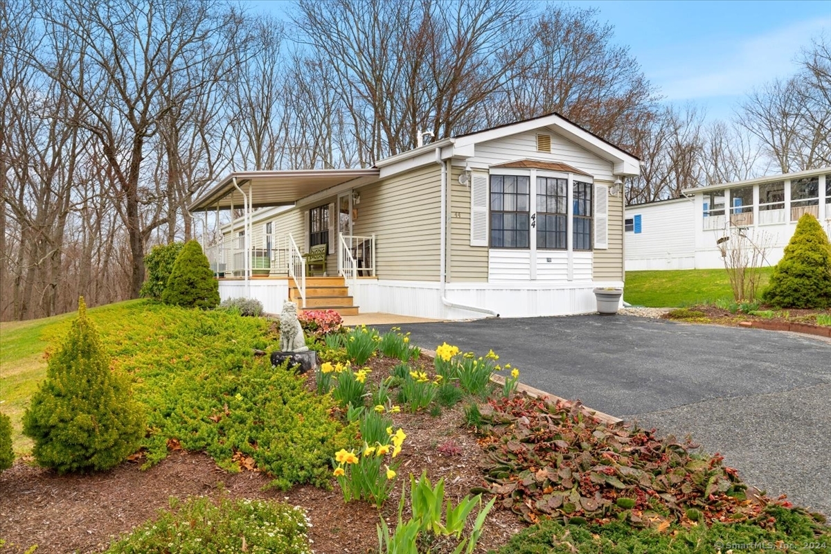 136 Hunters Road Norwich CT 06360