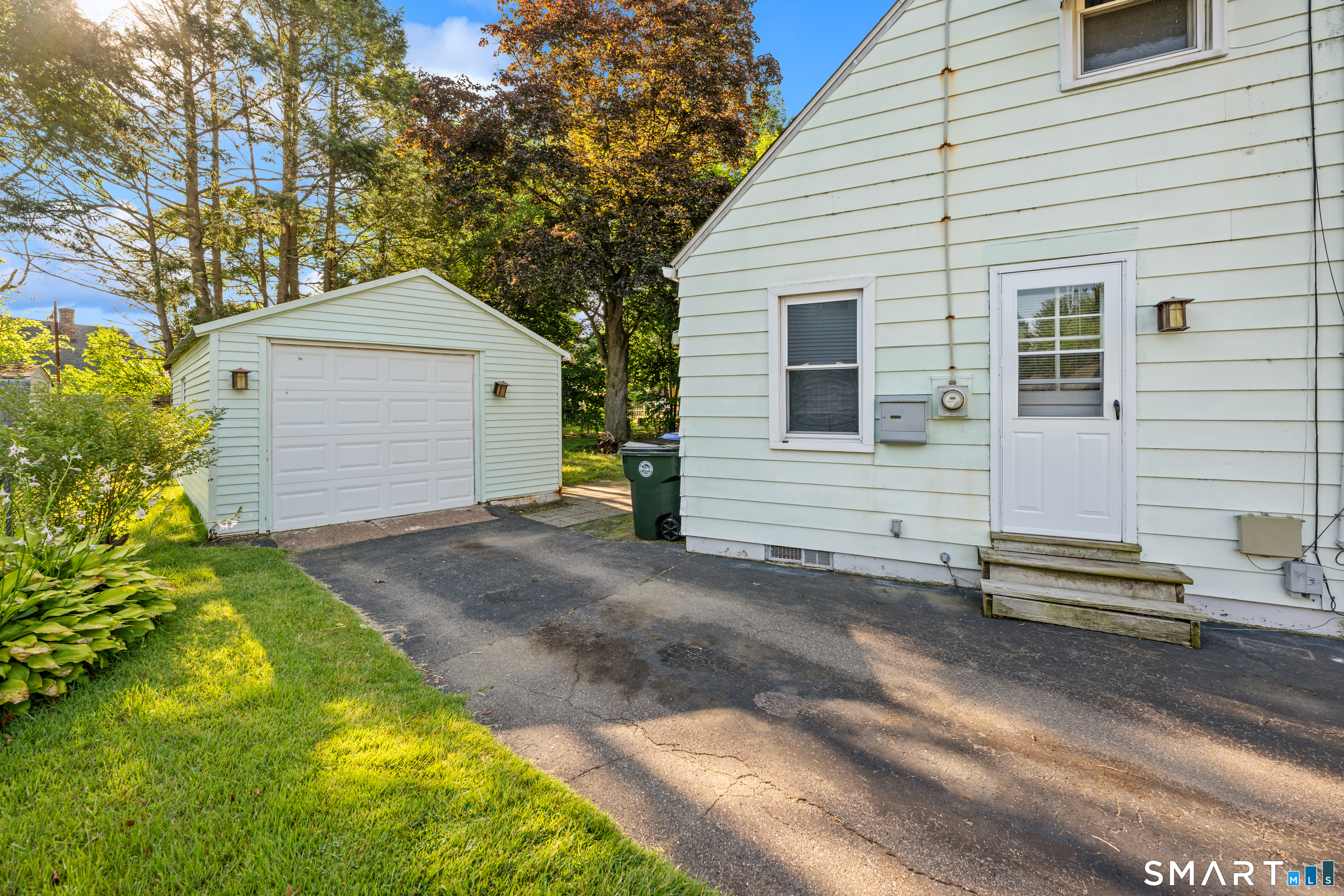 108 Bedford Avenue East Hartford CT 06118