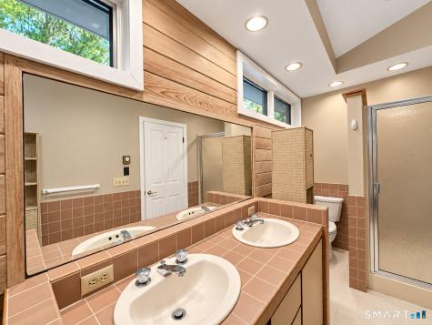 38 Twin Lakes Drive Waterford CT 06385