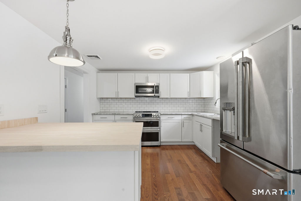 751 West Avon Road Avon CT 06001