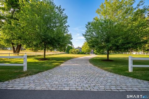 19 Riverview Street Essex CT 06426