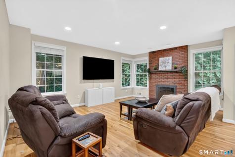 10 Sidney Way Simsbury CT 06070